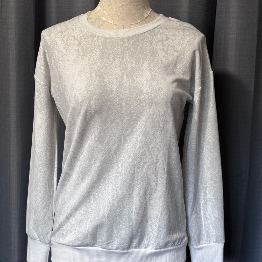 Mondetta Ladies Lightweight Printed Top Oyster Mushroom in XS - Picture 5 of 14